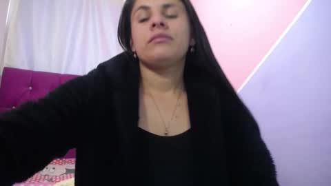 Snapshot of isabella_nice_ chatting on 10/22/25, 04:40 abby online show from 10/22/25, 04:40