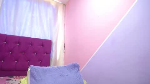 Snapshot of isabella_nice_ chatting on 10/23/25, 02:49 abby online show from 10/23/25, 02:49