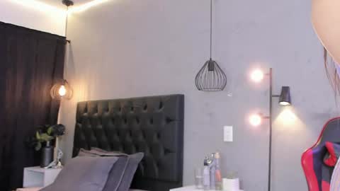 Snapshot of isabella_nowa chatting on 04/13/26, 11:48 Isabella Nowa online show from 04/13/26, 11:48