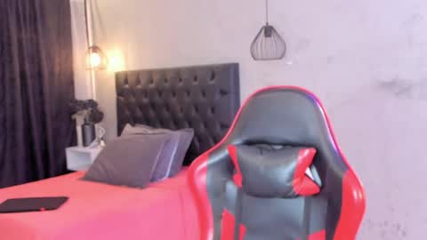 Snapshot of isabella_nowa chatting on 04/22/26, 11:45 Isabella Nowa online show from 04/22/26, 11:45