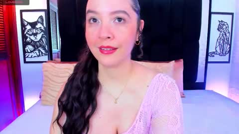 Isabella Your Queen  online show from 02/05/26, 11:42