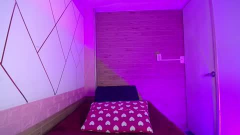 Snapshot of isabella_roseee chatting on 11/21/25, 09:13 isabella_roseee online show from 11/21/25, 09:13