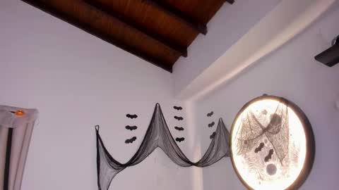 isabella_rosssi1 online show from 10/19/25, 05:02