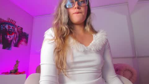 Isabella Rros online show from 12/31/24, 09:53