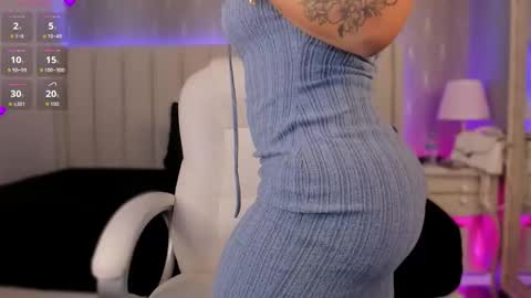 Snapshot of isabella_santamaria chatting on 10/27/25, 10:47 Isa online show from 10/27/25, 10:47