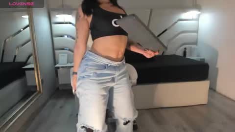 Snapshot of isabella_santamaria chatting on 11/28/25, 12:13 Isa online show from 11/28/25, 12:13