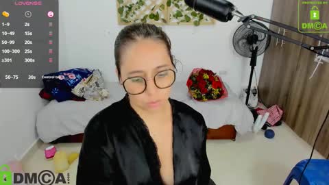 Isabella online show from 11/26/25, 09:38