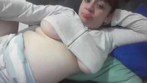 isabellaa_hills_ online show from 11/12/25, 01:22