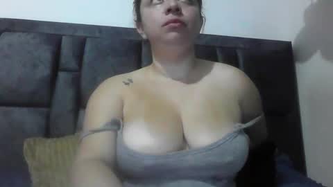 isabellaa_hills_ online show from 06/10/26, 04:39