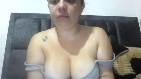 isabellaa_hills_ online show from 06/19/26, 04:33