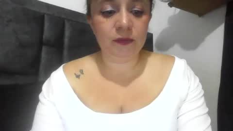 isabellaa_hills_ online show from 06/29/26, 11:27
