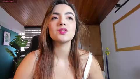 Snapshot of isabellaajoness chatting on 11/12/25, 12:16 Isabella Everyday From 0530 to 1430 Col Time online show from 11/12/25, 12:16