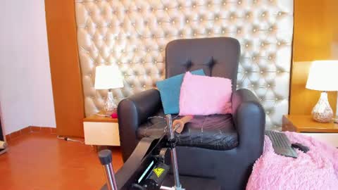 isabellaalux_ online show from 07/08/26, 08:57