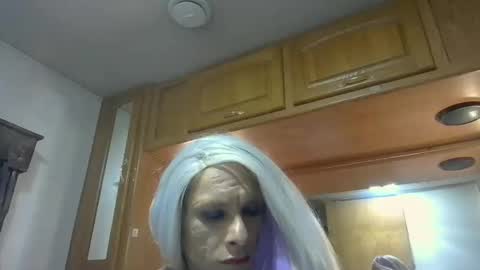 Snapshot of isabellaaskye25 chatting on 11/19/25, 02:22 IsabellaaSkye online show from 11/19/25, 02:22