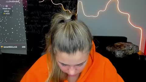 Snapshot of isabellabler chatting on 11/18/25, 06:51 isabellabler online show from 11/18/25, 06:51