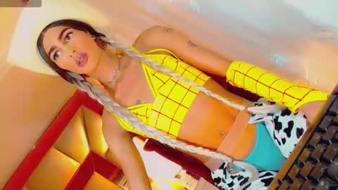 isabellagirs online show from 10/11/25, 05:22