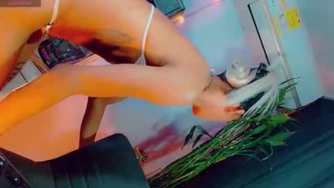 isabellagirs online show from 04/16/26, 08:04