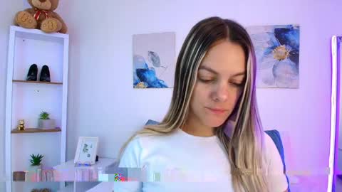 Isabella  online show from 05/05/26, 02:47