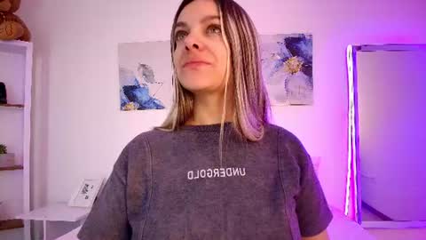 Isabella  online show from 06/15/26, 01:35