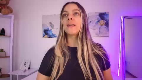 Isabella  online show from 07/04/26, 12:44