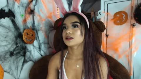 isabellalov online show from 10/23/25, 01:43