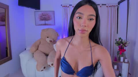 Snapshot of isabellalux_ chatting on 02/21/26, 01:12 ISABELLA online show from 02/21/26, 01:12
