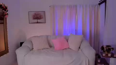 Snapshot of isabellalux_ chatting on 03/11/26, 02:01 ISABELLA online show from 03/11/26, 02:01
