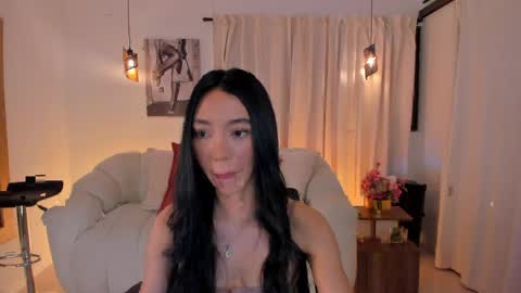 Snapshot of isabellalux_ chatting on 04/15/26, 05:09 ISABELLA online show from 04/15/26, 05:09