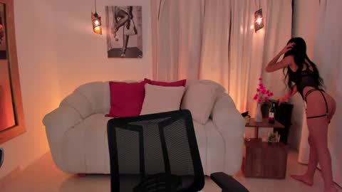 Snapshot of isabellalux_ chatting on 04/19/26, 03:55 ISABELLA online show from 04/19/26, 03:55
