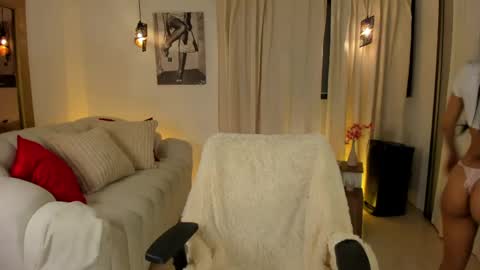 Snapshot of isabellalux_ chatting on 05/14/26, 03:52 ISABELLA online show from 05/14/26, 03:52