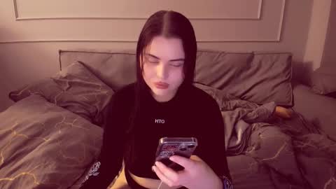 Snapshot of isabellaprincess21 chatting on 11/12/25, 09:47 Isabella online show from 11/12/25, 09:47