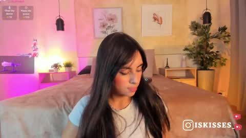 Snapshot of isabellasweet__ chatting on 04/21/26, 03:46 online show from 04/21/26, 03:46