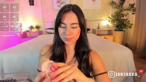 Snapshot of isabellasweet__ chatting on 04/23/26, 03:52 online show from 04/23/26, 03:52