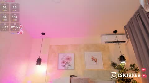 Snapshot of isabellasweet__ chatting on 04/28/26, 04:06 online show from 04/28/26, 04:06