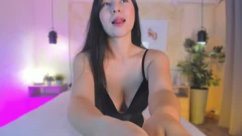 Snapshot of isabellasweet__ chatting on 05/03/26, 12:22 online show from 05/03/26, 12:22
