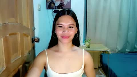 Snapshot of isabelle_amore chatting on 04/01/26, 12:17 Ysa online show from 04/01/26, 12:17