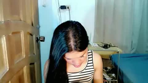 Snapshot of isabelle_amore chatting on 04/22/26, 01:30 Ysa online show from 04/22/26, 01:30