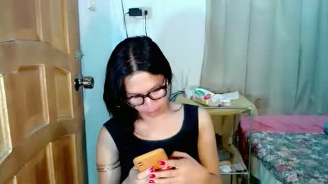 Snapshot of isabelle_amore chatting on 05/22/26, 05:51 Ysa online show from 05/22/26, 05:51