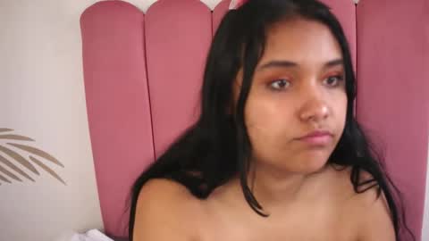 Snapshot of isabelle_lane chatting on 10/31/25, 01:45 online show from 10/31/25, 01:45