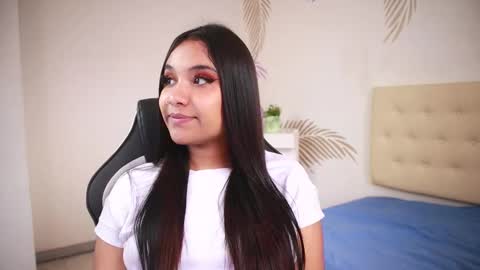 Snapshot of isabelle_lane chatting on 11/24/25, 12:38 online show from 11/24/25, 12:38