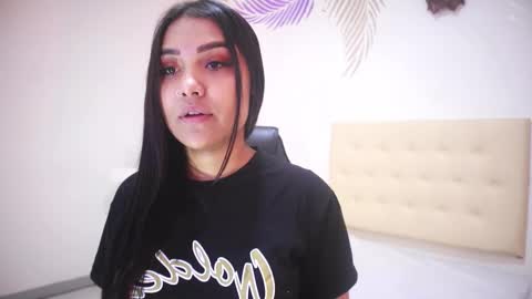 Snapshot of isabelle_lane chatting on 12/02/25, 12:32 online show from 12/02/25, 12:32