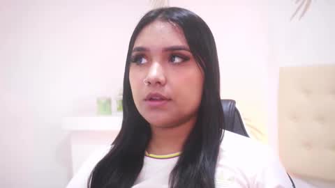 Snapshot of isabelle_lane chatting on 12/03/25, 12:25 online show from 12/03/25, 12:25