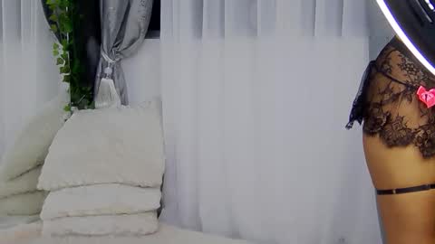 Snapshot of isabelleethan chatting on 10/21/25, 01:17 IsabelleEthan online show from 10/21/25, 01:17