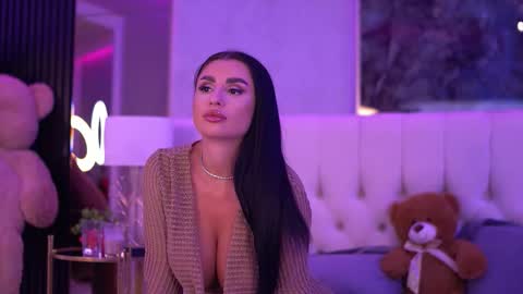 IsabelleHunt online show from 09/10/25, 05:07