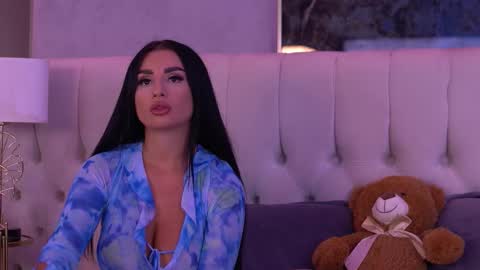 IsabelleHunt online show from 09/11/25, 05:07