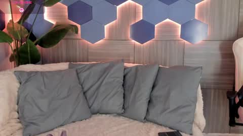    online show from 07/04/26, 03:35