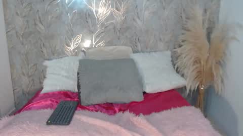 isabellj28 online show from 10/30/25, 06:15