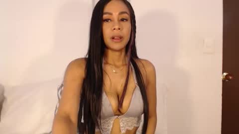 Snapshot of isabellla_grenz chatting on 10/05/25, 10:18 Isabella online show from 10/05/25, 10:18