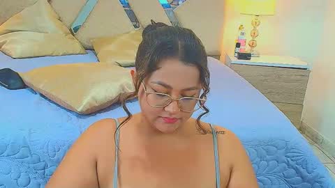 Snapshot of isabellmendez_ chatting on 04/18/26, 12:03 IsabellMendez online show from 04/18/26, 12:03
