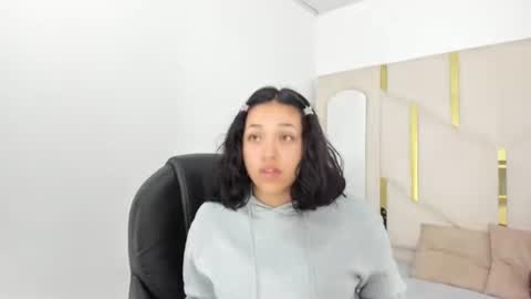 isabellrodriguez18 online show from 09/19/25, 02:35